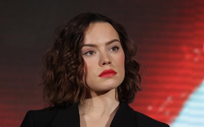 Daisy Ridley, actrice, portrait, brune, maquillage