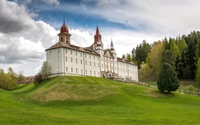 eski kale, İtalya tarihi yerler, dağ, orman, turistik, Trentino-Alto Adige, İtalya