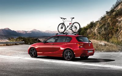 BMW M135, 2018, F20, hatchback, vermelho m1, carros novos, o transporte de uma bicicleta, Carros alem&#227;es, BMW