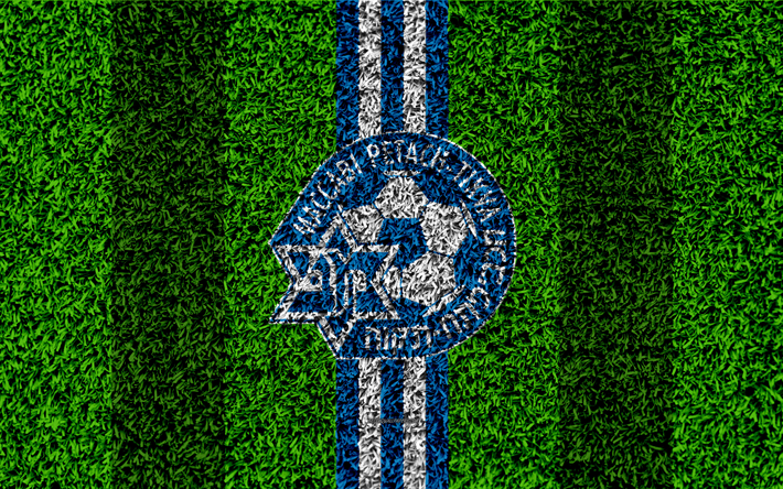 Maccabi Petah Tikva FC, 4k, emblema, calcio prato, logo, calcio Israeliano club, blu, bianco, linee, erba texture, Petah Tikva, Israele, calcio Israele Premier League