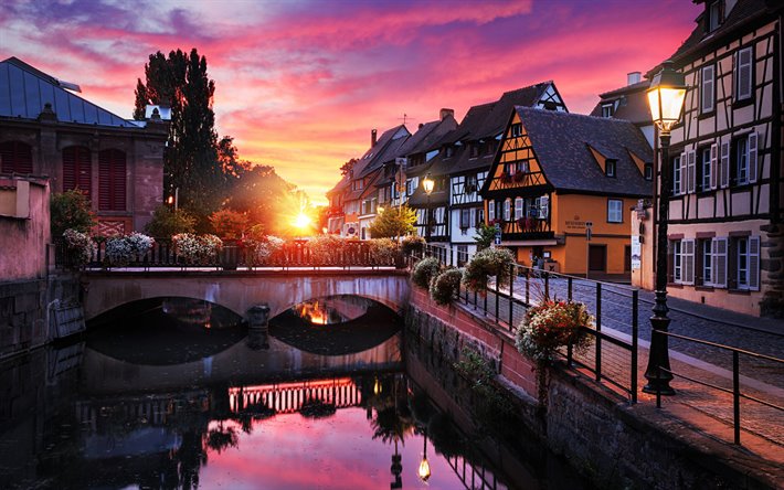 Colmar, noite, p&#244;r do sol, edif&#237;cios, cidade francesa, Colmar paisagem urbana, Grand Est regi&#227;o, Fran&#231;a