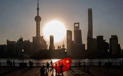 Xangai, metr&#243;pole, arranha-c&#233;us, moderno tarefas, Bandeira chinesa, manh&#227;, nascer do sol, China