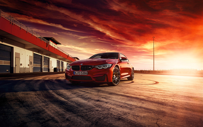 BMW M4クーペ, 2017, 赤いスポーツクーペ, レーシングトラック, 夕日, 赤M4, ドイツ車, BMW