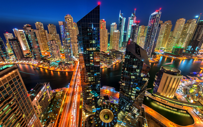 Dubai, y&#246;, pilvenpiirt&#228;ji&#228;, moderneja rakennuksia, UAE, kaupungin valot