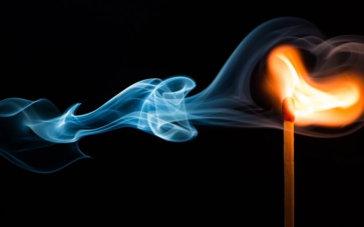 マッチ火, 青い煙, 黒の背景に燃えるマッチ, 火の概念, 煙, マッチ