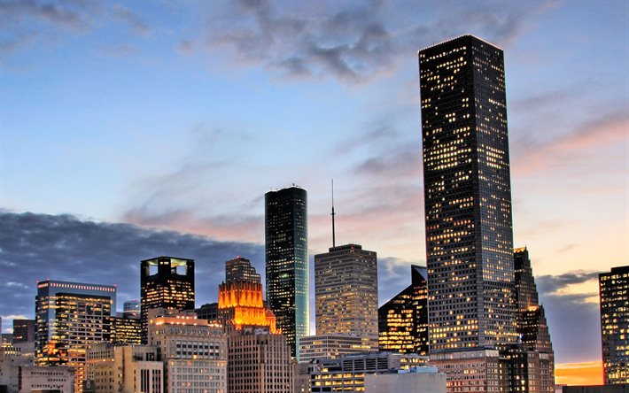 Houston, Texas, illalla, sunset, pilvenpiirt&#228;ji&#228;, moderneja rakennuksia, kaupunkikuva, USA