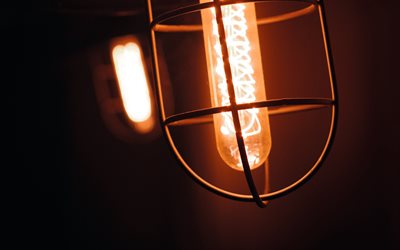 A l&#226;mpada de Edison, noite, luz, l&#226;mpada sobre um fundo preto, electricidade conceitos, luz do bulbo