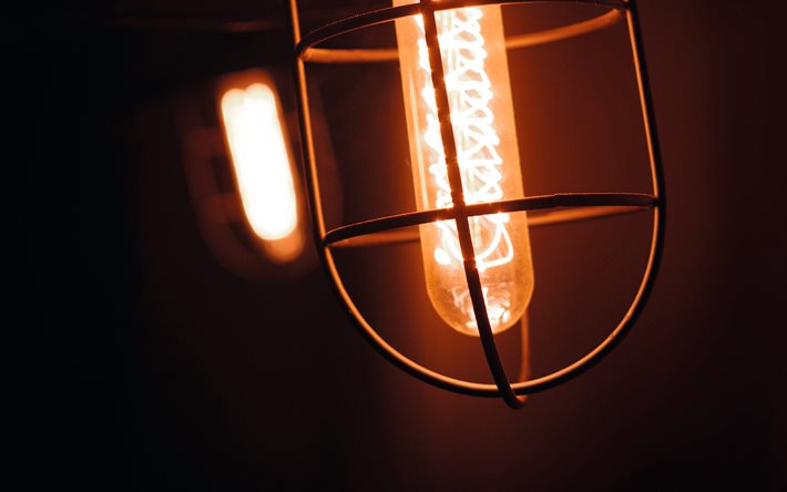 Edison lamppu, y&#246;, valo, valaisimen mustalla taustalla, s&#228;hk&#246;n k&#228;sitteit&#228;, lamppu