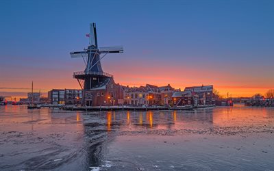 Haarlem, ilta, auringonlasku, Spaarne-joki, puinen mylly, Haarlemin kaupunkikuva, Haarlemin panoraama, Alankomaat