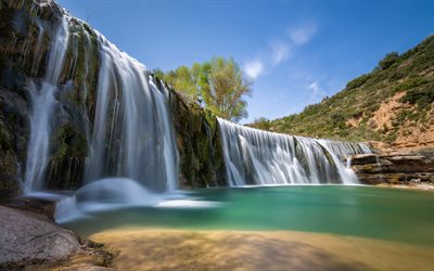 Salto de Bierge, g&#252;zel şelale, g&#246;l, dağ manzarası, Aragon, İspanya, Alcanadre Nehir