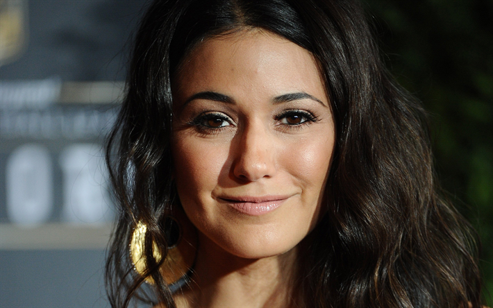 thumb2-emmanuelle-chriqui-smile-canadian-actress-brunette-beautiful-women.jpg