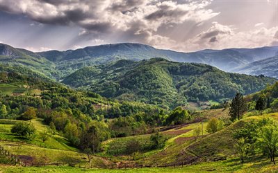Zlatibor, paesaggio di montagna, verde, colline, i boschi, il Mar Bauta, Serbia
