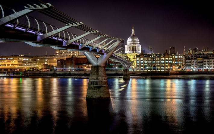 Millennium Bridge, natt, London Millenium G&#229;ngbro, Themsen, engelska landm&#228;rken, London, England, STORBRITANNIEN