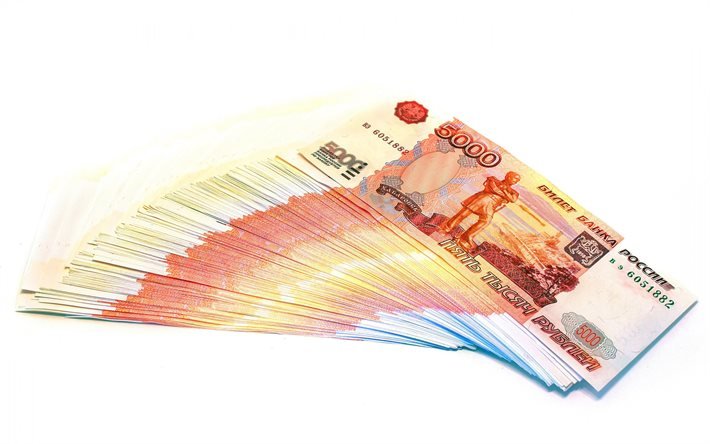 Roubles russes, 5000 billets, argent, roubles sur fond blanc, argent de la Russie, fond avec roubles, 5000 roubles