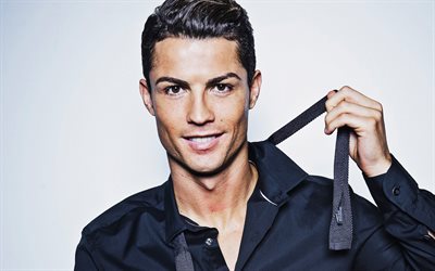 Hristiyan Ronaldo, fotoğraf &#231;ekimi, portre, CR7, g&#252;l&#252;mseme, siyah g&#246;mlek, Portekiz futbol oyuncu, futbol yıldızı