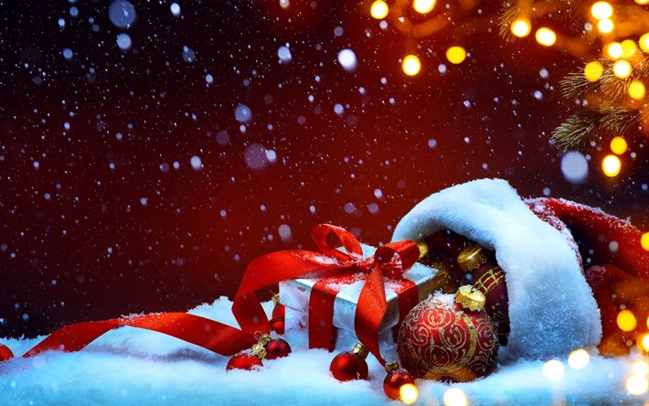 4k, 赤いギフトボックス, クリスマスのオーナメント, スノー, 新年あけましておめでとうございます, クリスマスの装飾, クリスマスボール, グレア, ギフトボックス, メリークリスマス, 新年のコンセプト