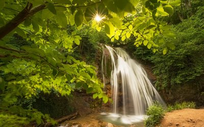 vackra vattenfall, skogen, solen, sj&#246;n, vattenfall