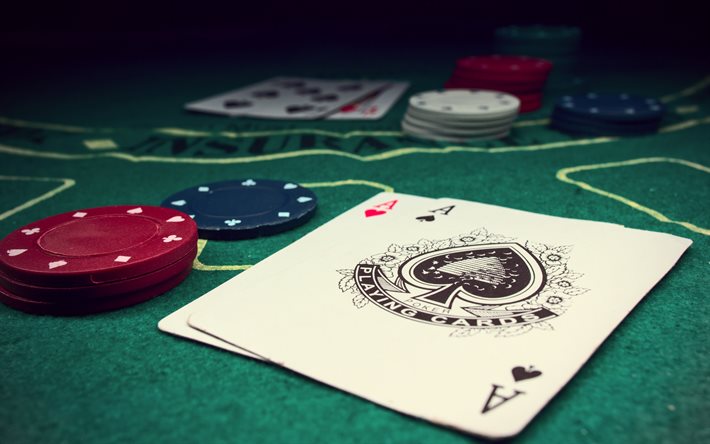 エースが二枚, ポーカーテーブル, エースのワンペア, ポーカーのコンセプト, ポーカーチップ, カジノ