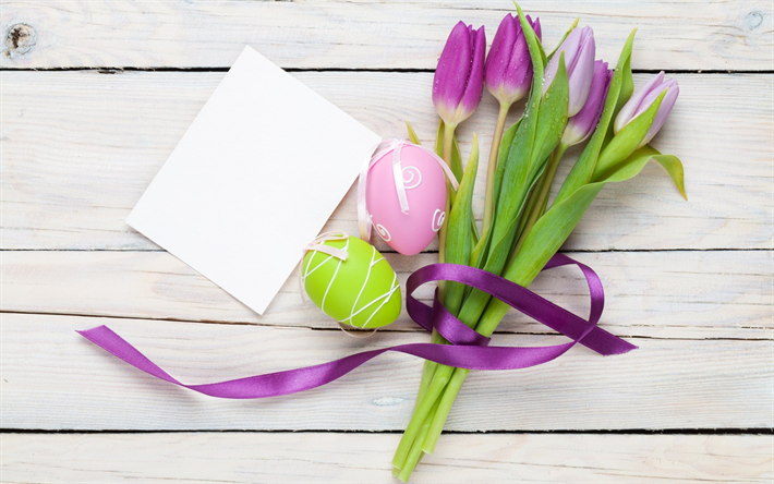 La pascua de fondo, p&#250;rpura tulipanes, flores de primavera, Pascua, fondo de madera, ramo de tulipanes, los huevos de Pascua