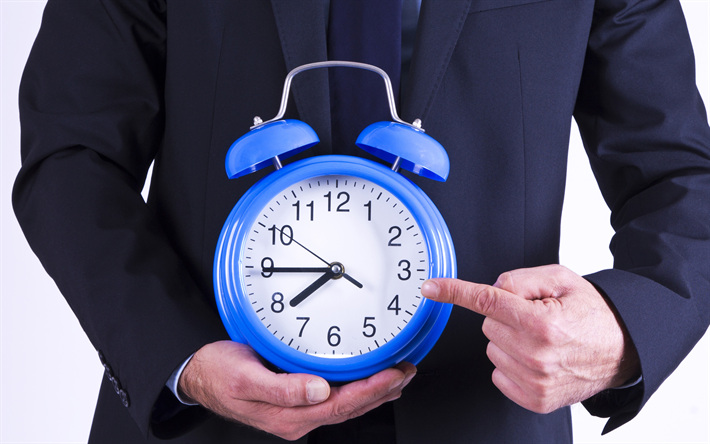 رجل الأعمال مع عقارب الساعة, الوقت المفاهيم, الأزرق ساعة منبه, 4k, مفاهيم الأعمال, الموعد النهائي, المهلة