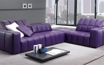 p&#250;rpura elegante sof&#225; de cuero, sala de estar, dise&#241;o interior moderno, el minimalismo, la tabla en el suelo