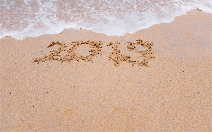 2019 o Ano, inscri&#231;&#227;o na areia, algarismos, areia, 2019 conceitos, praia, mar, ver&#227;o