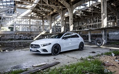 Mercedes-Benz Classe A, 2018, 4k, vista frontal, branco hatchback, branco novo Classe A, Carros alem&#227;es, Mercedes