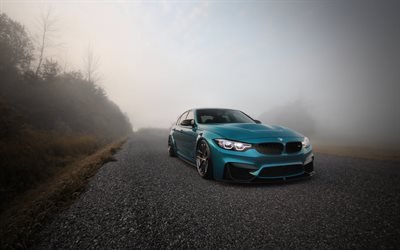 BMW M3 F80, esterno, tuning M3, pacchetto M, nebbia, foresta, blu nuovo M3, tedesco di auto sportive, BMW