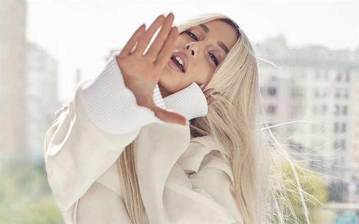 Ariana Grande, 4k, portre, Amerikalı şarkıcı, fotoğraf &#231;ekimi, beyaz elbise, makyaj, beyaz &#246;nl&#252;k