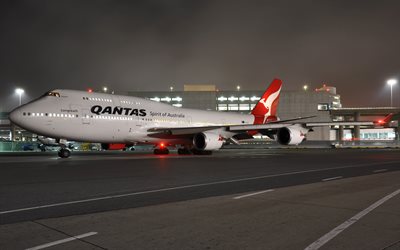 Boeing 747-400, matkustajakone, lentokentt&#228;, y&#246;, kiitorata, Australia, Qantas QF 74, Boeing