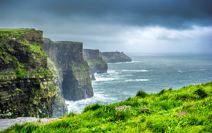 Cliffs of Moher, rannikolla, Irlannin maamerkkej&#228;, kes&#228;ll&#228;, meri, Irlanti