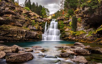 Soaso waterfall, rocks, beautiful waterfall, forest, autumn, lake, Aragon, Ordesa y Monte Perdido, National Park, USA