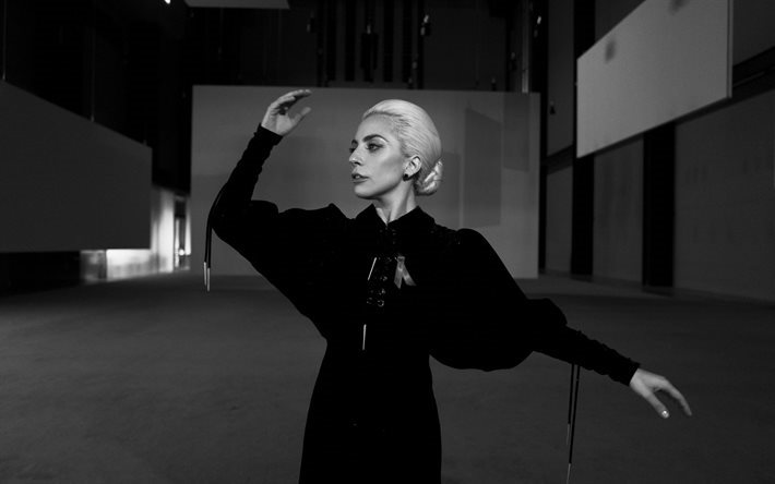 Lady Gaga, la chanteuse Am&#233;ricaine, robe noire, blonde