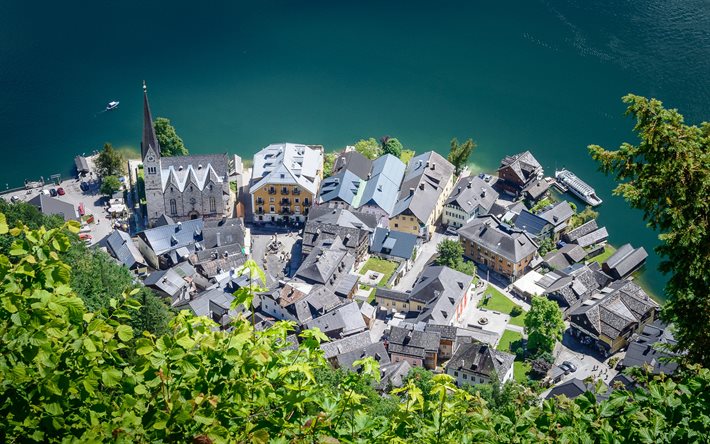 Hallstatt, vista dall&#39;alto, veduta aerea, estate, paesaggio urbano, una cappella, un lago di montagna, Salzkammergut, Austria