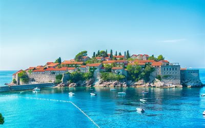 Budva, el verano, la bah&#237;a, los barcos, el Mar Adri&#225;tico, en la Costa, Montenegro