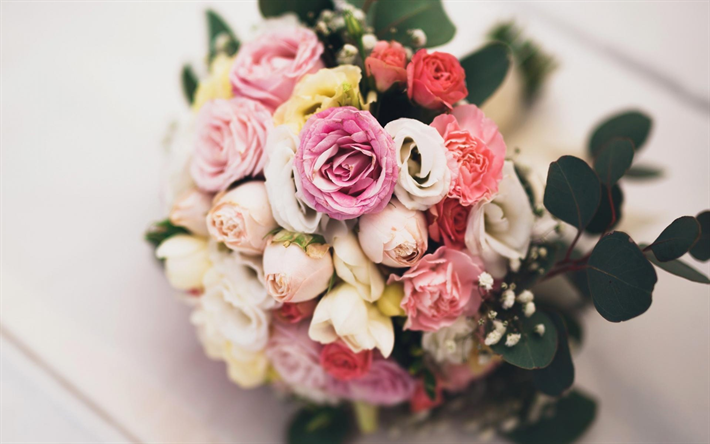 bouquet da sposa, fiori multicolori, rose rosa, rose gialle