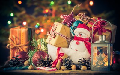 4k, cajas de regalo, decoraciones de navidad, mu&#241;eco de nieve, Feliz A&#241;o Nuevo, Feliz Navidad, fondo de madera, decoraciones de color rojo, navidad, A&#241;o Nuevo