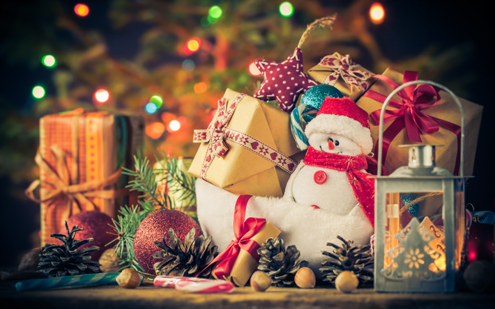 4k, ギフトボックス, クリスマスの飾り, 雪だるま, 謹賀新年, メリークリスマス, 木の背景, 赤い装飾, クリスマス, 新年