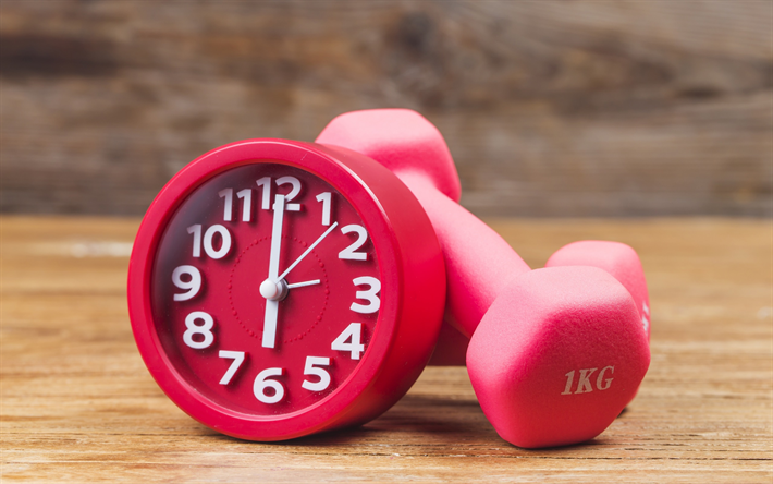 el tiempo de formaci&#243;n, reloj despertador, pesas, fitness, musculaci&#243;n, adelgazar conceptos, la p&#233;rdida de peso