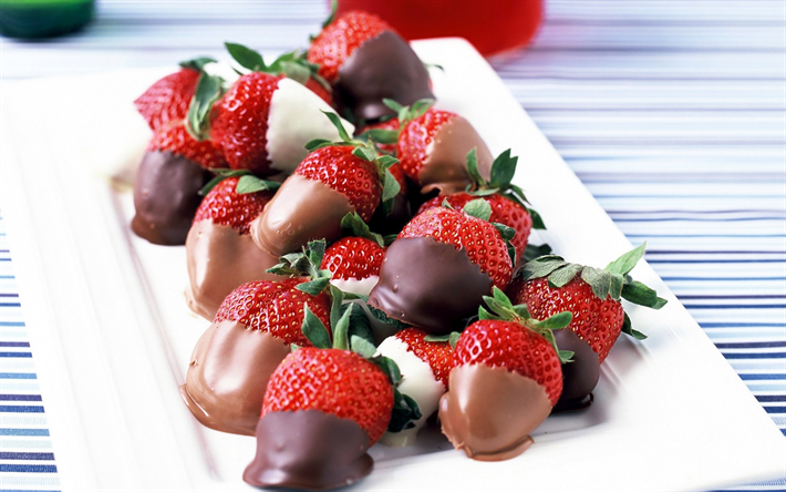 les fraises dans le chocolat, de la romance, des bonbons, un dessert, des fraises, petits fruits