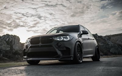 BMW X5 M, 2018, Z-Desempenho, SUV preto, rodas pretas, ajuste X5, preto fosco X5, BMW