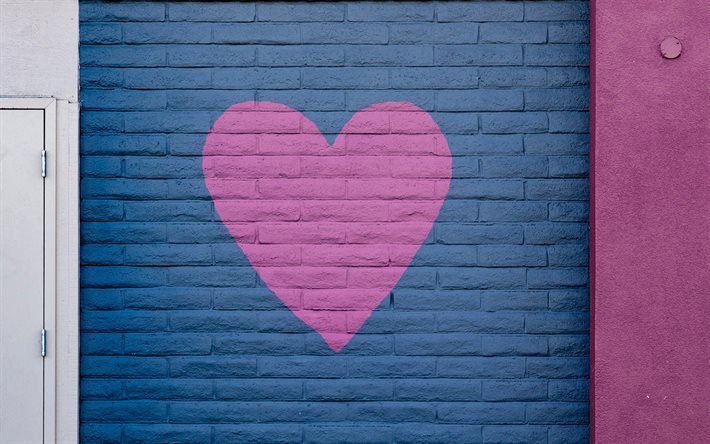 mavi bir duvar &#252;zerinde pembe kalp, pembe kalp, aşk kavramları, tuğla duvar doku, Romantik