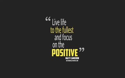 Vivre la vie au maximum et de se concentrer sur le positif, Matt Cameron citations, 4k, citations sur la positive, la motivation, fond gris, citations populaires