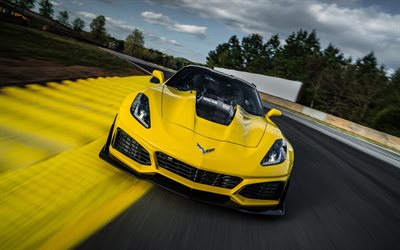 Chevrolet Corvette C7R, raceway, framifr&#229;n, Bilar 2018, supercars, gul Corvette, Chevrolet