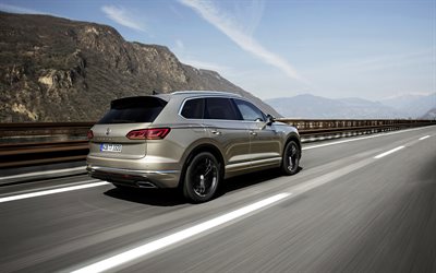 Volkswagen Touareg, 4k, 2018, SUV, Atmosphere, rear view, new beige Touareg, luxury SUV, German cars, Volkswagen