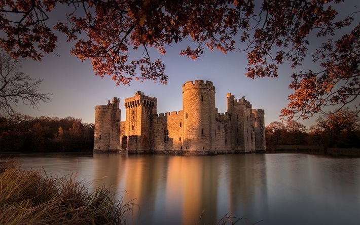 Il castello di Bodiam, tramonto, punti di riferimento in inglese, estate, Inghilterra, Regno Unito, Europa