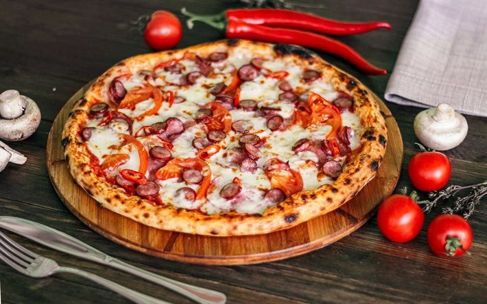 sosis ile pizza, fast food, pizza, lezzetli gıda, fırın &#252;r&#252;nleri
