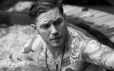 Tom Hardy, brittisk sk&#229;despelare, svartvitt, killar, tatuering