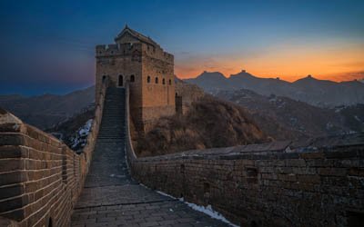Jinshanling, &#199;in, Luanping County, Chengde City, Hebei Eyaleti, Great Wall, akşam, G&#252;n batımı, dağ manzarası, skyline