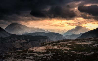 paysage de montagne, soir&#233;e, coucher du soleil, les nuages, les montagnes, les Dolomites, Italie